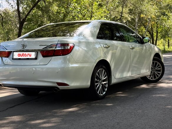 2016 Toyota Camry VII (XV50) Рестайлинг, белый, 2250000 рублей - вид 4