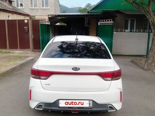 2020 Kia Rio IV Рестайлинг, белый, 1000000 рублей, вид 3