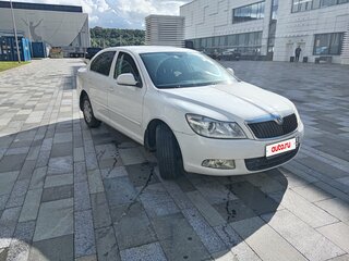 2013 Skoda Octavia II (A5) Рестайлинг, белый, 750000 рублей, вид 3