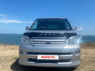 2004 Toyota Noah I (R60), серый, 990000 рублей, вид 2