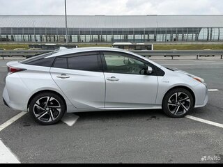 2018 Toyota Prius IV (XW50), серебристый, 1300000 рублей, вид 2