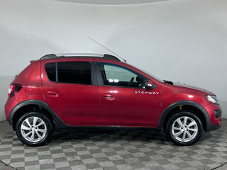 2015 Renault Sandero Stepway II, красный, 897000 рублей, вид 4