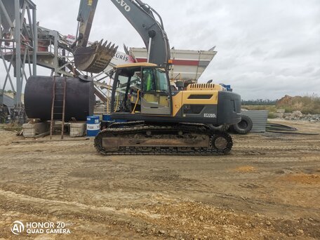 2014 Volvo EC220DL, жёлтый, 14000000 рублей, вид 1