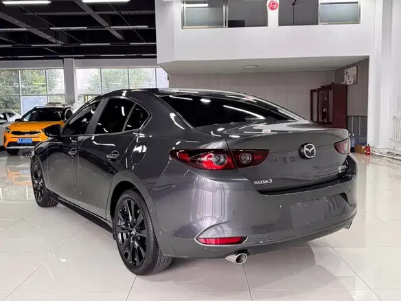 2022 Mazda 3 IV (BP), серебристый, 1138000 рублей - вид 6