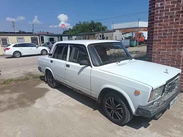 2006 Lada (ВАЗ) 2107, белый, 160000 рублей - вид 1