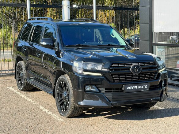 2015 Toyota Land Cruiser 200 Series Рестайлинг 2, чёрный, 4599000 рублей