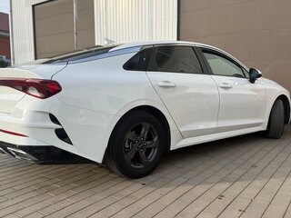 2022 Kia K5 III, белый, 1700000 рублей, вид 3