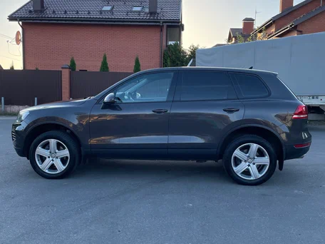 2010 Volkswagen Touareg II, чёрный, 2000000 рублей, вид 4