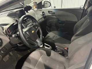2013 Chevrolet Aveo II, белый, 650000 рублей, вид 4