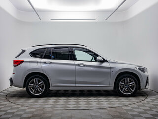 2021 BMW X1 20i xDrive II (F48) Рестайлинг, белый, 2773000 рублей, вид 4