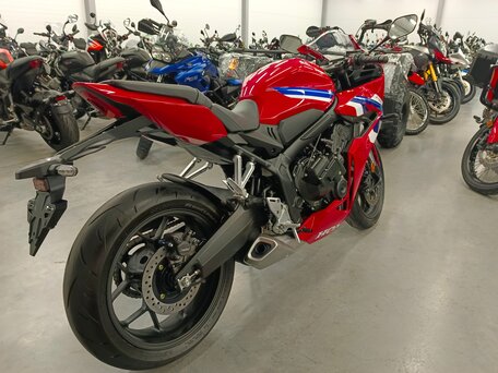 2025 Honda CBR 650R, красный, 1200000 рублей, вид 3