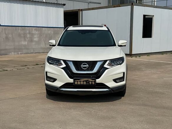 2022 Nissan X-Trail III Рестайлинг, белый - вид 1