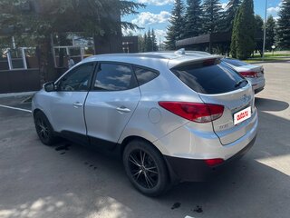 2013 Hyundai ix35 I Рестайлинг, серебристый, 1550000 рублей, вид 3
