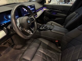 2024 BMW 5 серии 520d VIII (G60/G61/G68), чёрный, 7340000 рублей, вид 3