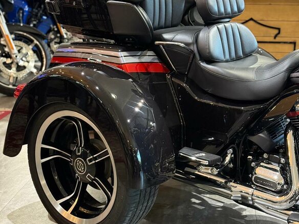 2020 Harley-Davidson CVO Tri Glide, чёрный, 7350000 рублей - вид 5