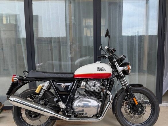 2021 Royal Enfield Interceptor 650, белый, 445000 рублей - вид 2