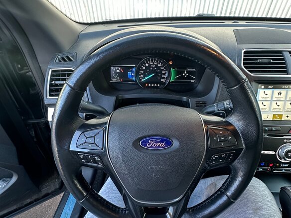 2017 Ford Explorer V Рестайлинг 2, чёрный, 2590000 рублей - вид 11