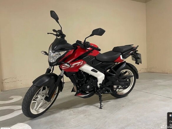 2021 Bajaj Pulsar NS 200, красный, 210000 рублей
