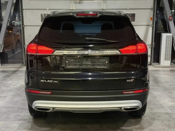 2022 Geely Atlas Pro, чёрный, 1558000 рублей - вид 3