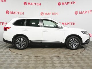 2020 Mitsubishi Outlander III Рестайлинг 3, белый, 1919000 рублей, вид 4