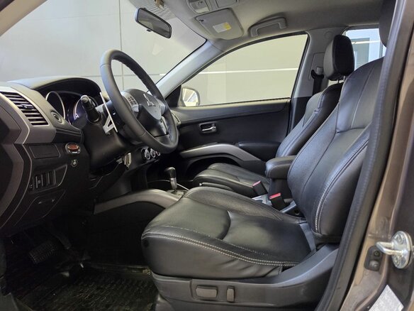 2010 Mitsubishi Outlander II Рестайлинг, коричневый, 999000 рублей - вид 8