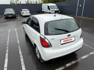 2011 Kia Rio II Рестайлинг, белый, 400000 рублей, вид 5