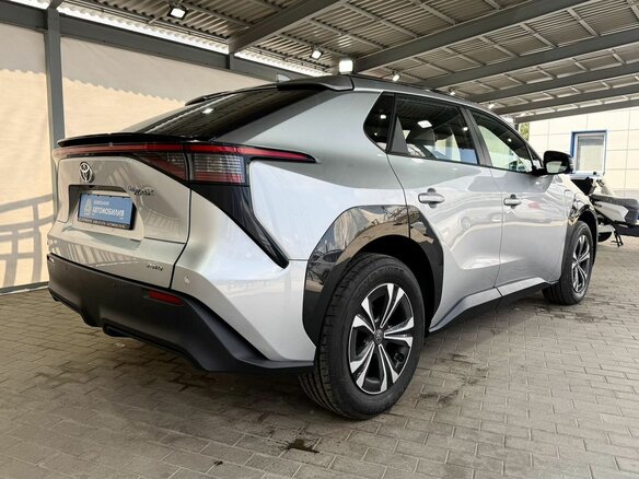 2022 Toyota bZ4X I, серый - вид 4