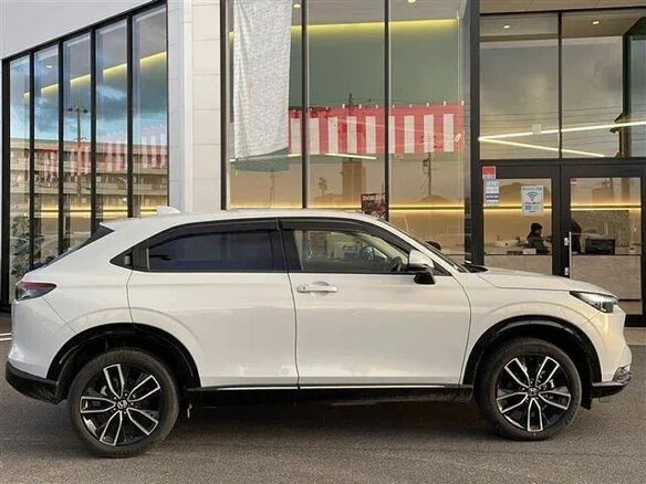 2023 Honda Vezel II, белый, 1690000 рублей - вид 4