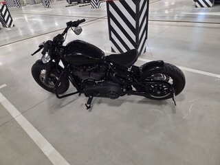 2022 Harley-Davidson Street Bob, чёрный, 1400000 рублей, вид 2