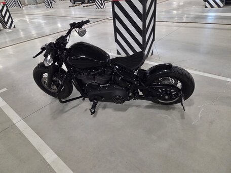 2022 Harley-Davidson Street Bob, чёрный, 1400000 рублей, вид 3
