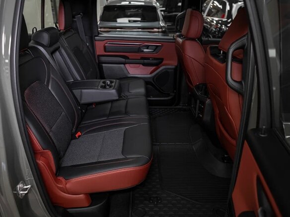 2025 Ram 1500 Crew Cab V Рестайлинг, зелёный, 8490000 рублей - вид 21