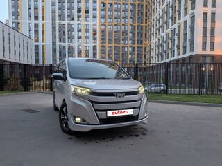 2018 Toyota Noah III (R80) Рестайлинг, серебристый, 2000000 рублей, вид 1