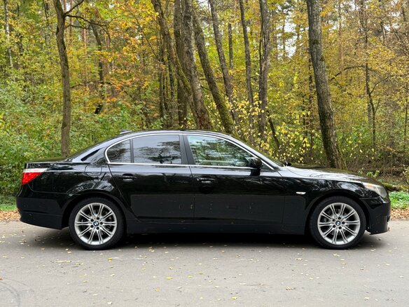 2006 BMW 5 серии 530xi V (E60/E61), чёрный - вид 4
