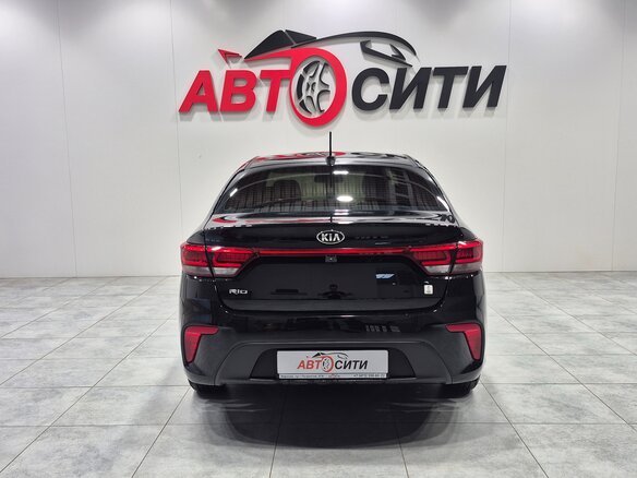 2019 Kia Rio IV, чёрный, 1395000 рублей - вид 6