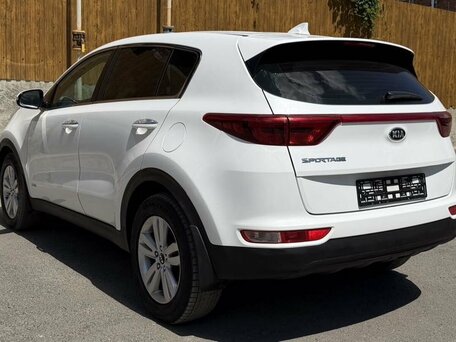 2018 Kia Sportage IV, белый, 1900000 рублей, вид 4