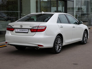 2017 Toyota Camry VII (XV50) Рестайлинг, белый, 2198000 рублей, вид 5