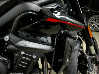 2019 Triumph Street Triple, чёрный, 850000 рублей, вид 3