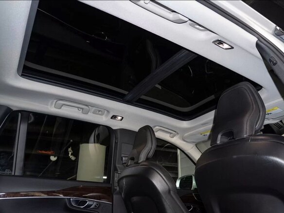 2019 Volvo XC90 II, серебристый, 4340000 рублей - вид 10