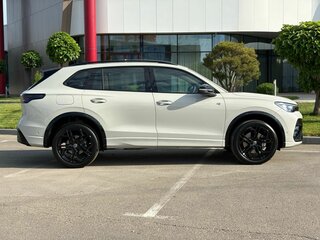 2026 Volkswagen Tiguan L Pro III (China Market), серый, 4895000 рублей, вид 4