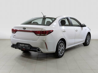 2021 Kia Rio IV Рестайлинг, белый, 1725000 рублей, вид 5