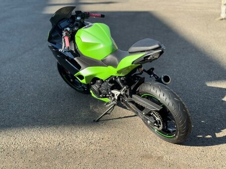 2024 Kawasaki Ninja 500, зелёный, 670000 рублей, вид 4