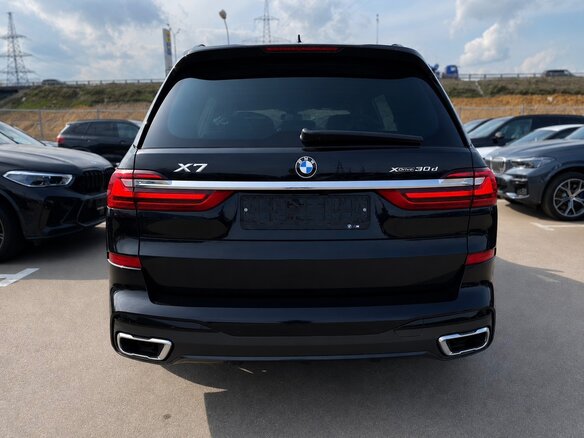 2025 BMW X7 30d I (G07), чёрный - вид 4