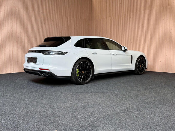 2023 Porsche Panamera 4S E-Hybrid Sport Turismo II Рестайлинг, белый - вид 3
