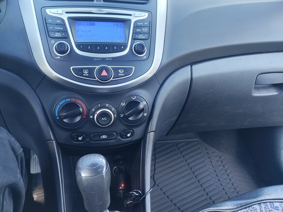 2013 Hyundai Solaris I, чёрный, 770000 рублей - вид 6