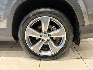2026 Geely Okavango I Рестайлинг, серый, 4085990 рублей, вид 4