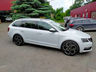 2017 Skoda Octavia III (A7) Рестайлинг, белый, 2200000 рублей, вид 4