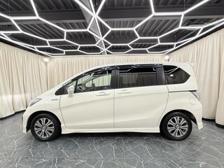 2011 Honda Freed I Рестайлинг, белый, 1039000 рублей, вид 3