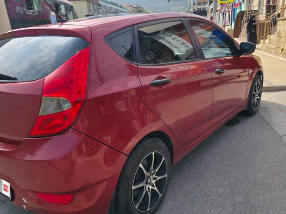 2011 Hyundai Solaris I, красный, 430000 рублей - вид 2