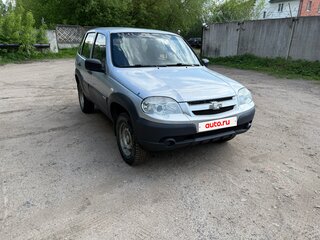 2013 Chevrolet Niva I Рестайлинг, серебристый, 280000 рублей, вид 3
