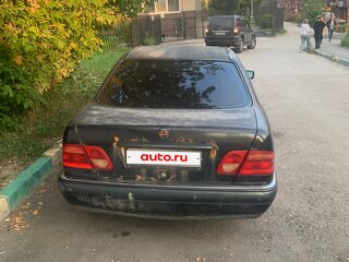 1999 Mercedes-Benz E-Класс 240 II (W210, S210), чёрный, 150000 рублей, вид 5